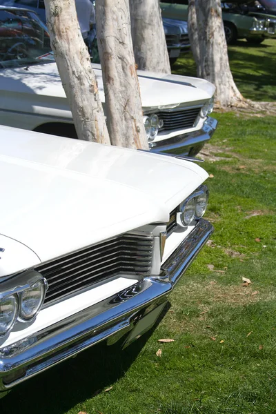 Fehér vintage autó — Stock Fotó