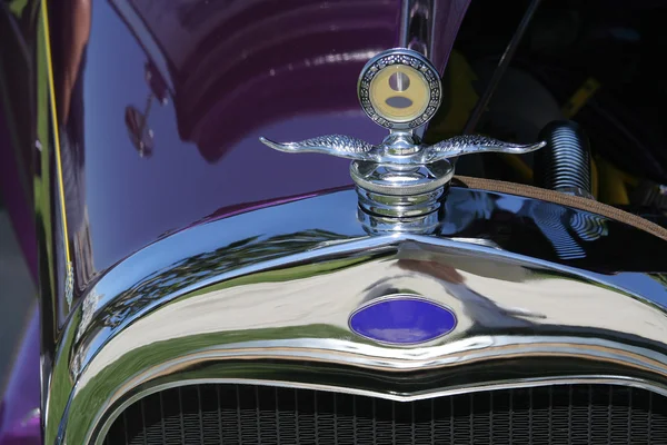 紫色复古车 — 图库照片