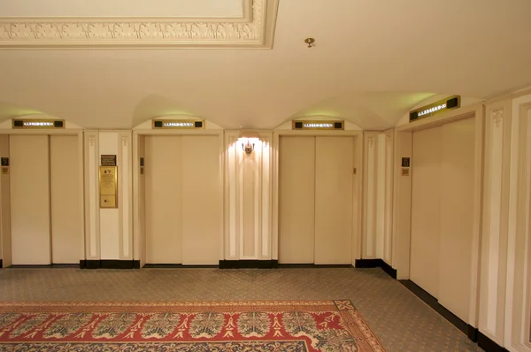 클래식 엘리베이터 로비 — 스톡 사진