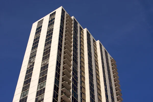 Moderne luxehigh-rise flatgebouwen — Stockfoto