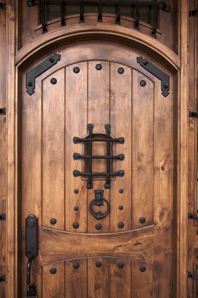 Složité dřevěné dveře — Stock fotografie