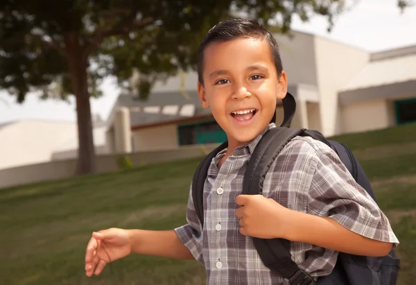 Sırt çantası ile İspanyol çocuk mutlu — Stok fotoğraf