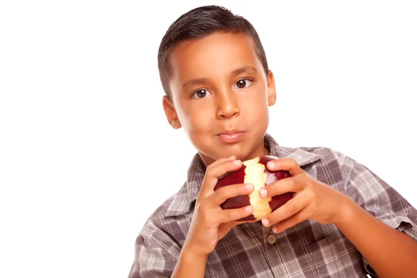 Menino hispânico comer uma grande maçã vermelha — Fotografia de Stock