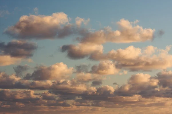 Nubes en Dawn frente a la costa de Kauai, Hawai —  Fotos de Stock