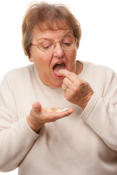 Vonzó idősebb nő, elszigetelt tablettát — Stock Fotó