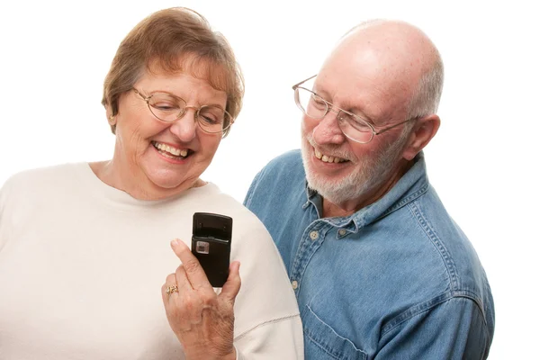 Ανώτερος ζευγάρι χρησιμοποιώντας κινητό τηλέφωνο σε λευκό — Φωτογραφία Αρχείου