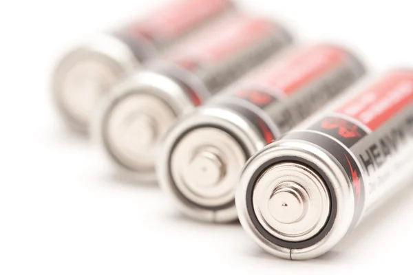 Важкі батареї AA на білому тлі . — стокове фото