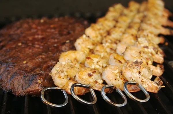 Zamatos steak és a garnélarák, grill — Stock Fotó