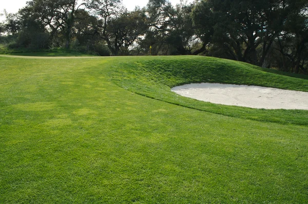 Curso de golfe abstrato bunkers e grama — Fotografia de Stock