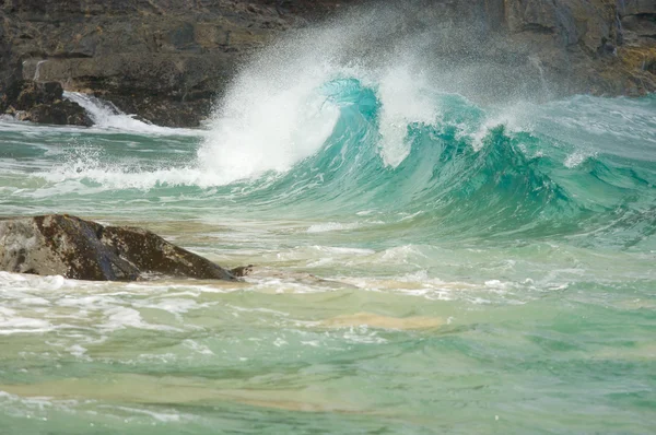 Crashing Wave on the Na Pali Coast — Stock Photo, Image