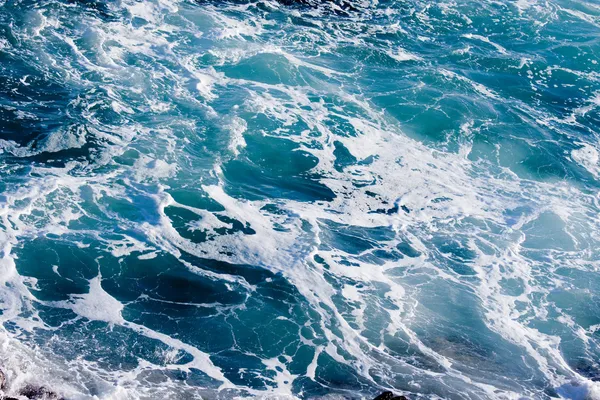 Bleu profond Ominous fond d'eau de mer — Photo