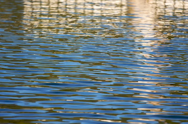 Tranquil escena del lago de la mañana con hermoso refle — Foto de Stock