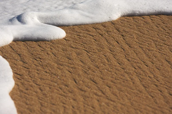 Tropische zand en zee schuim — Stockfoto