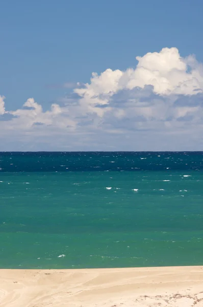 Tropické pobřeží na kauai hawaii — Stock fotografie