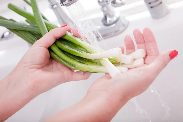Woman Washing Onions in the Kitchen Sink — Stock Photo, Image