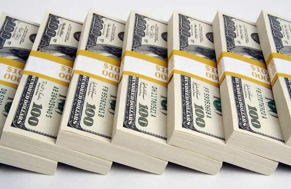 Stapels van honderd-dollarbiljetten — Stockfoto