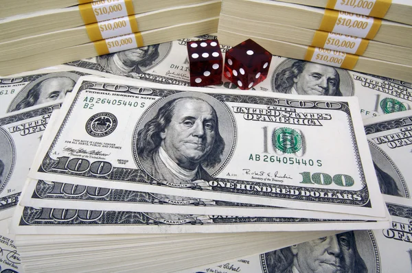 One Hundred Dollar Bills with Red Dice — Stock Photo, Image