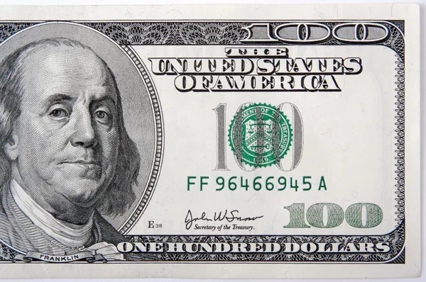 一半的一百美元的钞票 — 图库照片