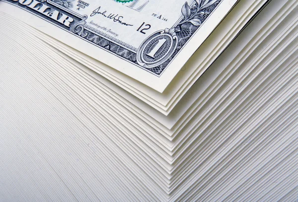Resumo de uma grande pilha de notas de um dólar — Fotografia de Stock