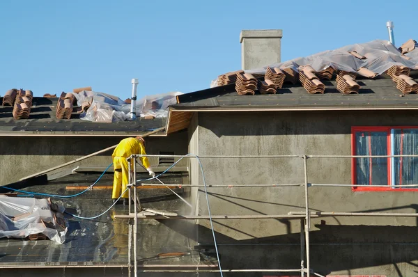 Construção Trabalhador Pressão Lavagens Casa — Fotografia de Stock