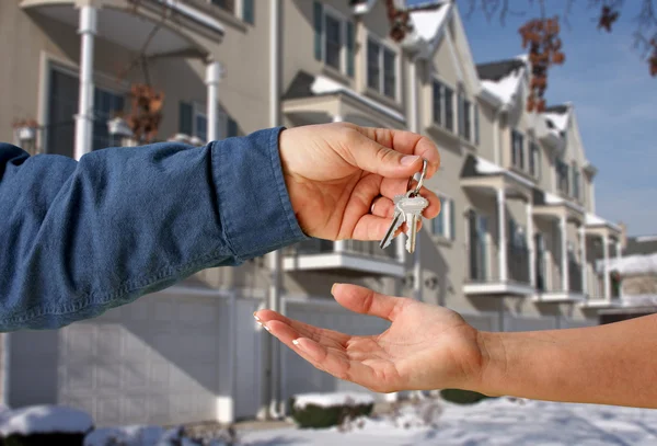 Handing Over the Keys to Apartment — Stock fotografie