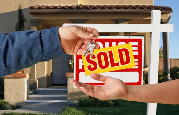 Handing Over Keys, Sold Sign and House — Stock Photo, Image