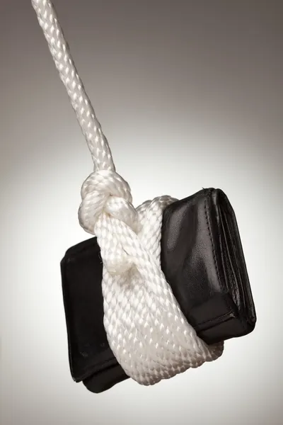 Amarrado com corda e pendurado carteira — Fotografia de Stock