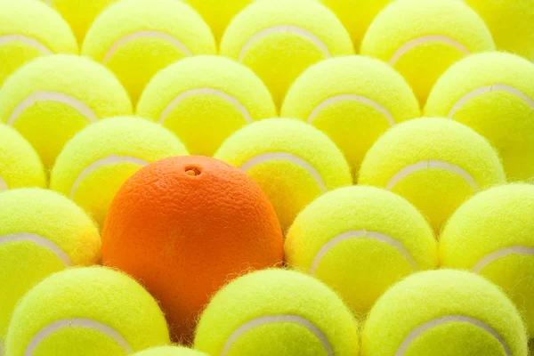 새로운 테니스 공 및 오렌지 세트 — 스톡 사진