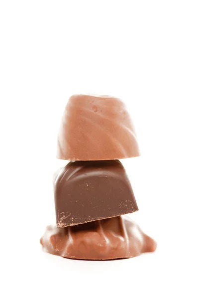 Deliciosos chocolates aislados en blanco — Foto de Stock