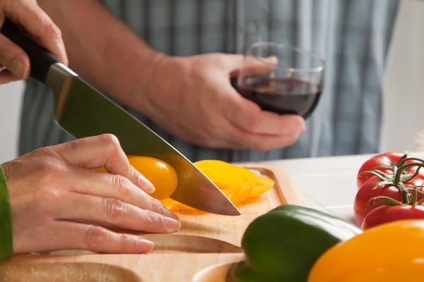 Woman Slicing Vegetables, Cutting Board — Stock Photo, Image