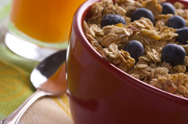 Bowl of Granola, Berries and Juice — Stock Photo, Image