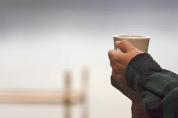 Woman Enjoys Morning Cup Coffee on the Lake. — Stock Photo, Image