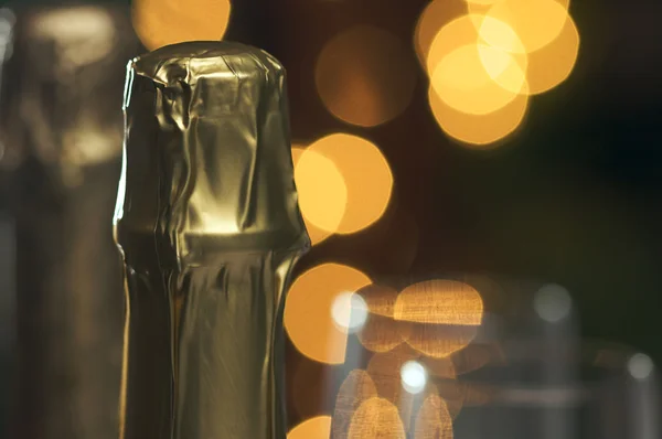 Champagne Neck dengan Lampu Blurry — Stok Foto