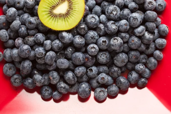 Macro Kiwi e Blueberries Fundo — Fotografia de Stock