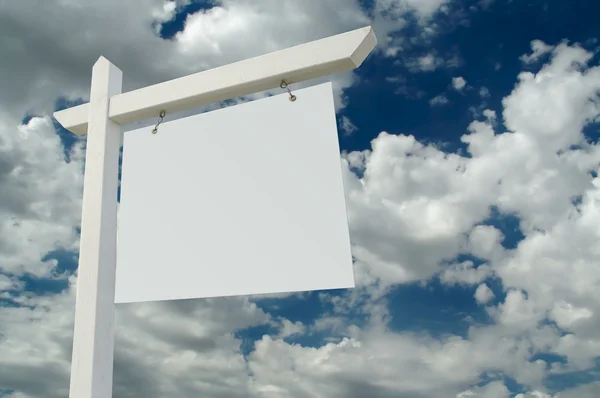 Blank Real Estate Sign Over Clouds — Stock Photo, Image