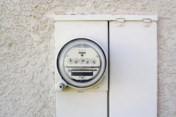 Electric Meter on Stucco Wall — Stock Photo, Image