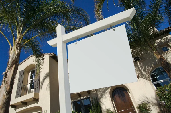 Blank Real Estate Sign and New Homes — Stock Photo, Image