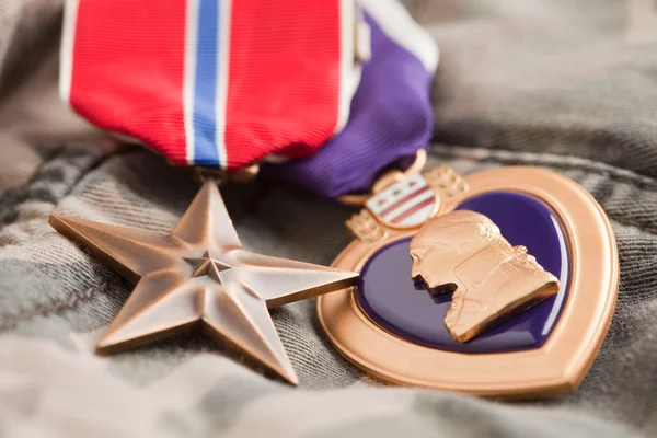 Medalhas de Bronze e Coração Roxo — Fotografia de Stock