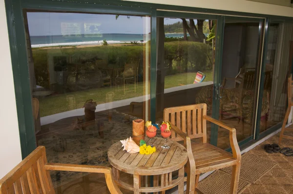 Oceanfront home lanai mit Blick Spiegelung — Stockfoto