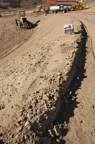 Zandzakken, machines op de bouwplaats — Stockfoto