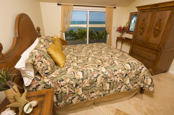 Schlafzimmer direkt am Strand — Stockfoto