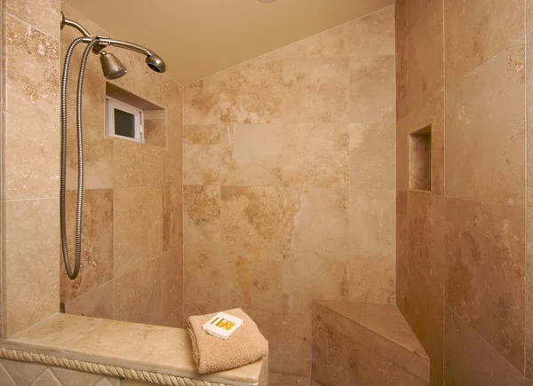 Экзотический мраморный душ — стоковое фото