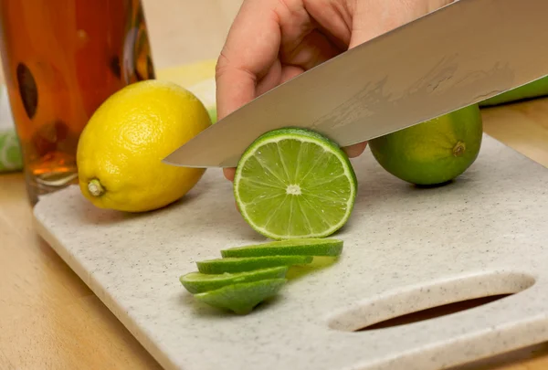 Slicing a Lime on Cutting Board — Stock Photo, Image