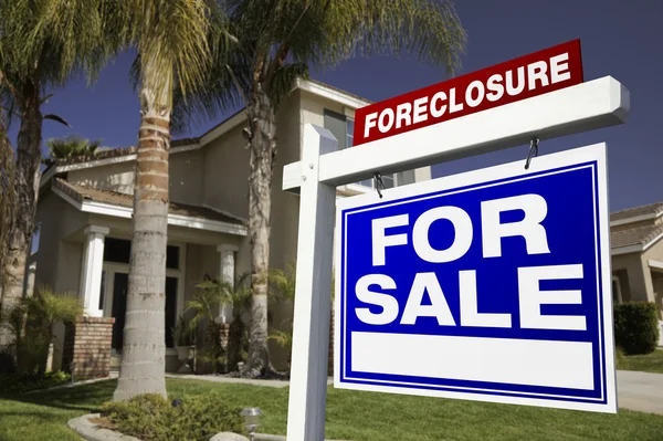 Foreclosure Satılık Emlak işareti — Stok fotoğraf