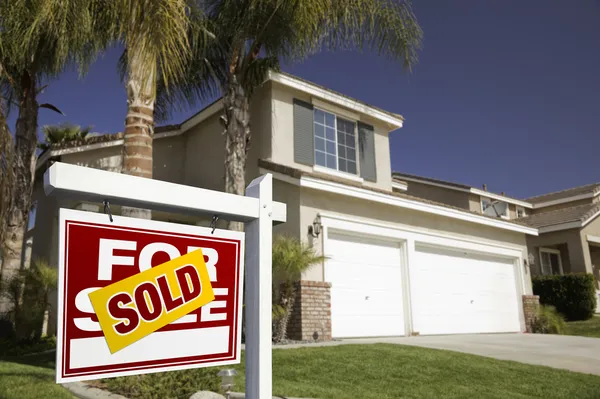 Red Sold Real Estate Sign and New House — Stock Photo, Image
