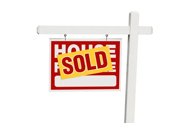 Verkochte huis voor verkoop teken op wit — Stockfoto