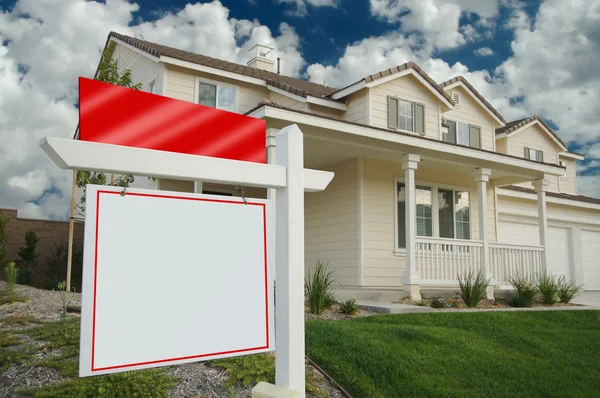 Blank Real Estate Sign in Front of Home — Stock Photo, Image