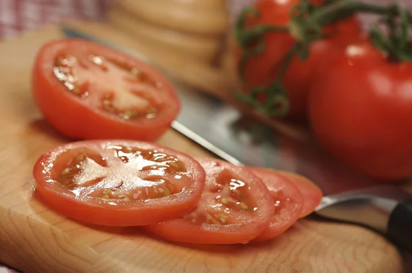 切りたてのトマト — ストック写真