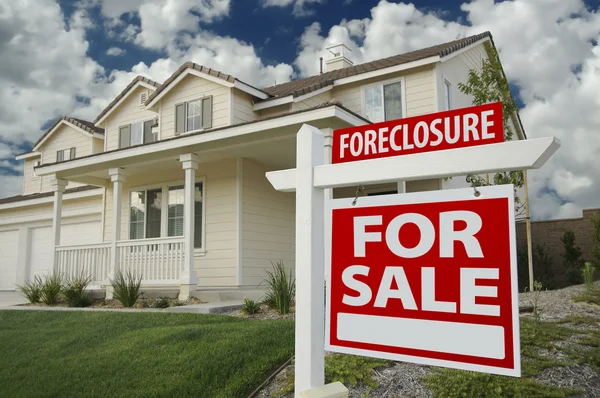 Foreclosure Home For Sale Sign and House — Stock Photo, Image