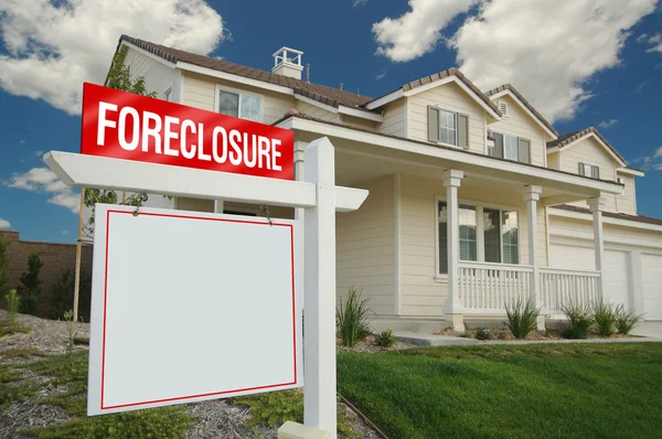 Blank Foreclosure Real Estate Sign Home — Stock Photo, Image